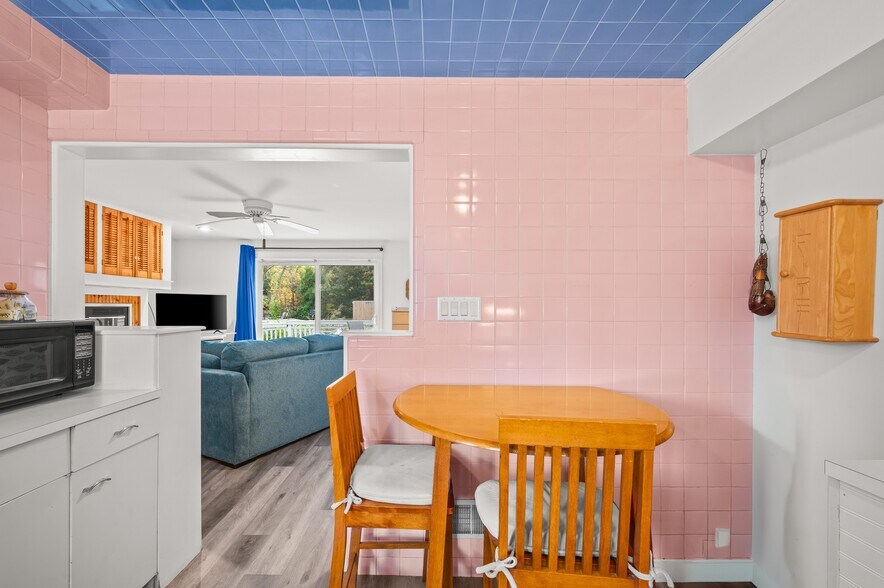 More Photos Of 231 E Buffalo St, New Buffalo Hotel For Sale