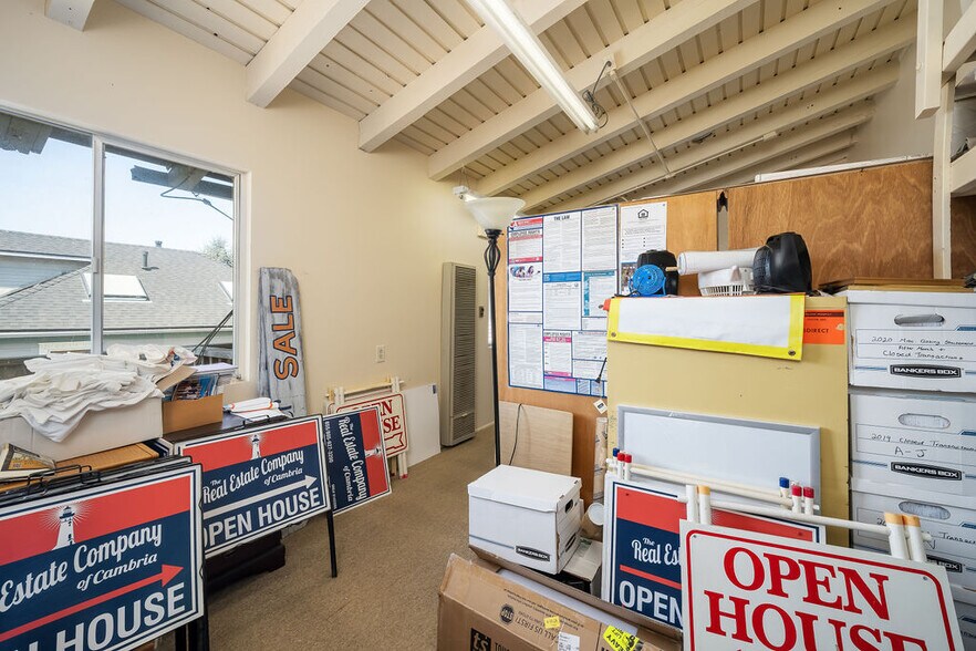 More Photos Of 2086 Main St, Cambria Freestanding For Lease