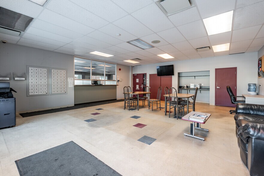 More Photos Of 500 Montée Labossière, Vaudreuil-dorion Service For Lease