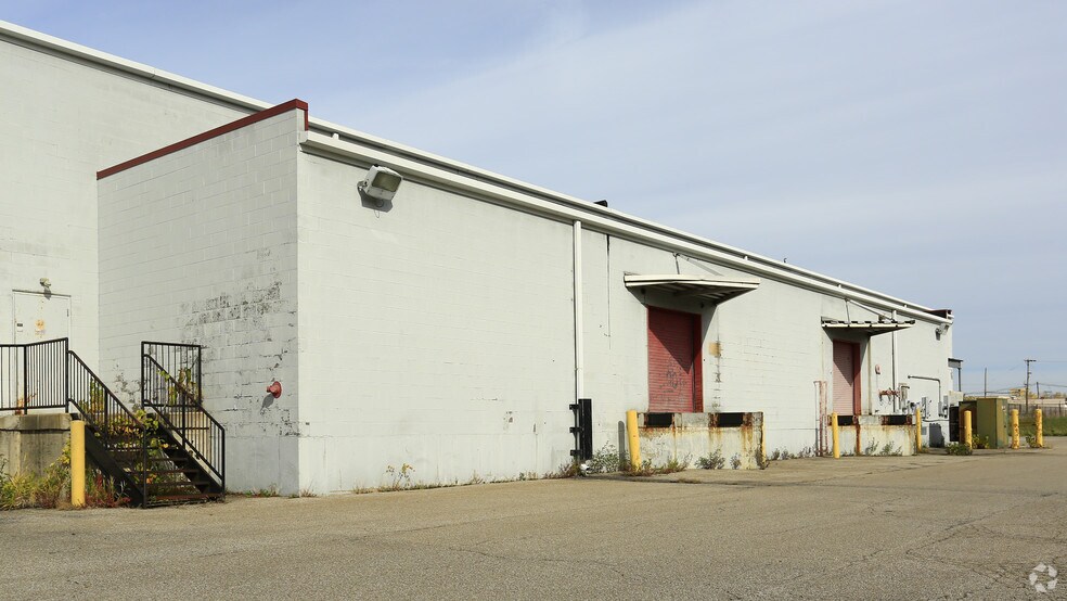 More Photos Of 825 Cleveland St, Elyria General Retail For Sale