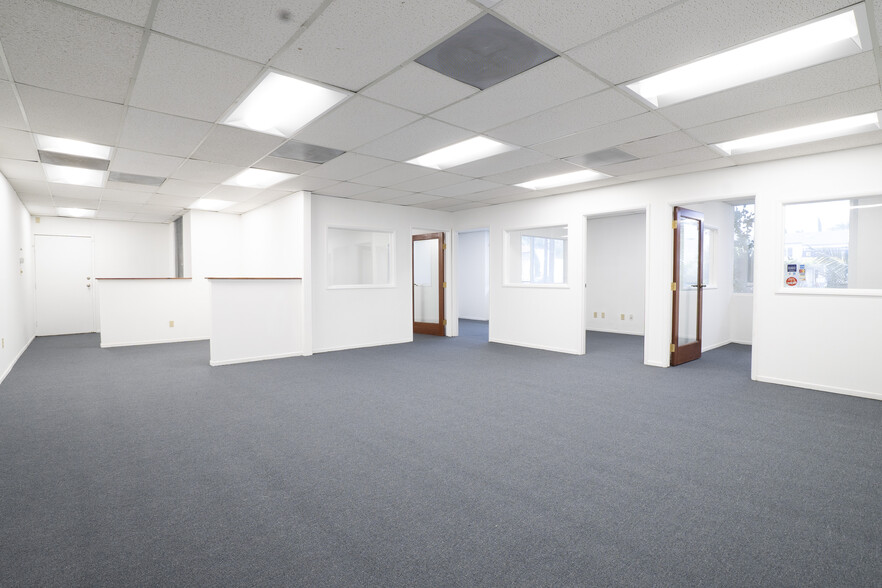 More Photos Of 5435 Cahuenga Blvd, North Hollywood Office For Sale