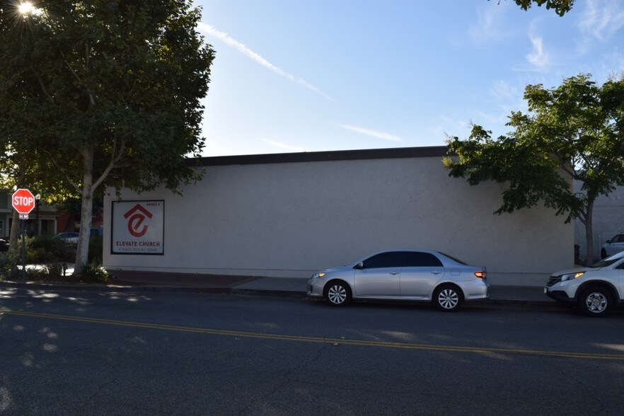 More Photos Of 24337-24339 Main St, Santa Clarita Storefront Retail Office For Sale