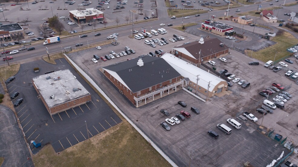 More Photos Of 2402-2418 N Hwy 67, Florissant Office For Lease