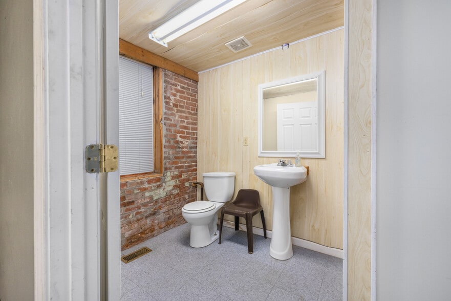 More Photos Of 107-109 W Pleasant Ave, Covington Loft Creative Space For Sale