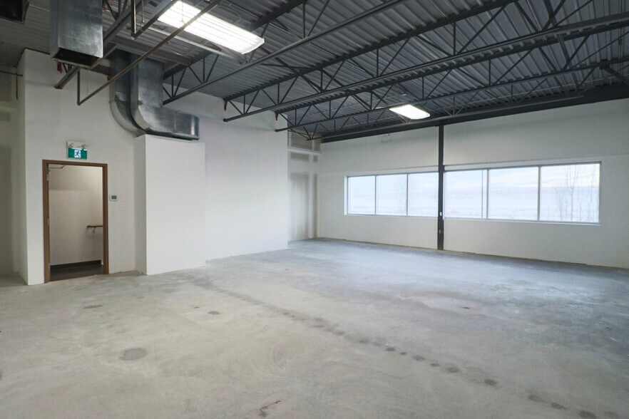 More Photos Of 4615 112th Ave SE, Calgary Warehouse For Lease