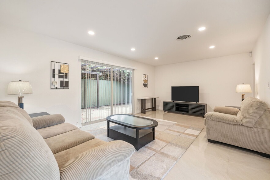 More Photos Of 1425 S Via Soledad, Palm Springs Apartments For Sale