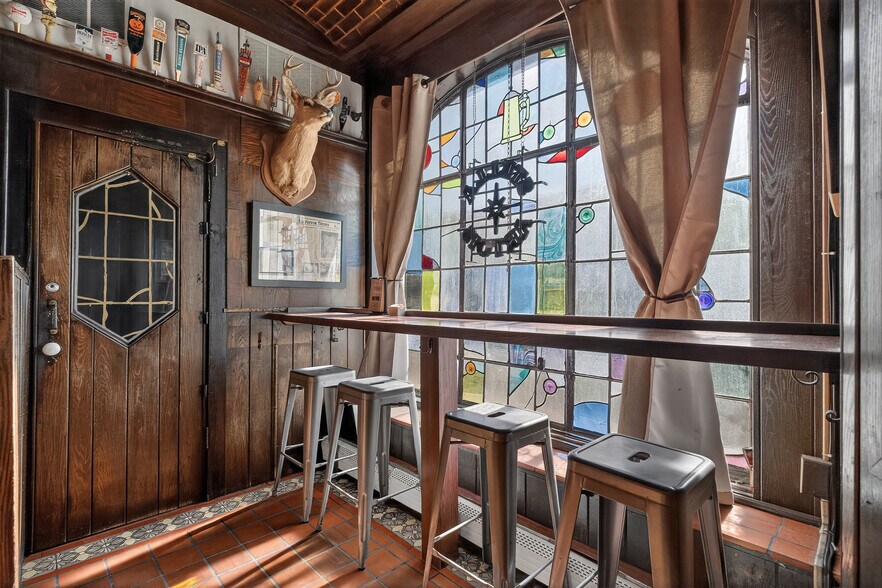 More Photos Of 671-673 Broadway, Bayonne Bar For Sale