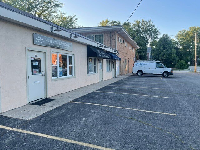 More Photos Of 441 E Park Ave, Libertyville Storefront Retail Office For Lease