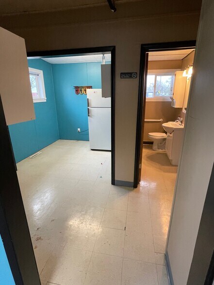 More Photos Of 1741 W Old Ridge Rd, Hobart Storefront Retail Office For Lease