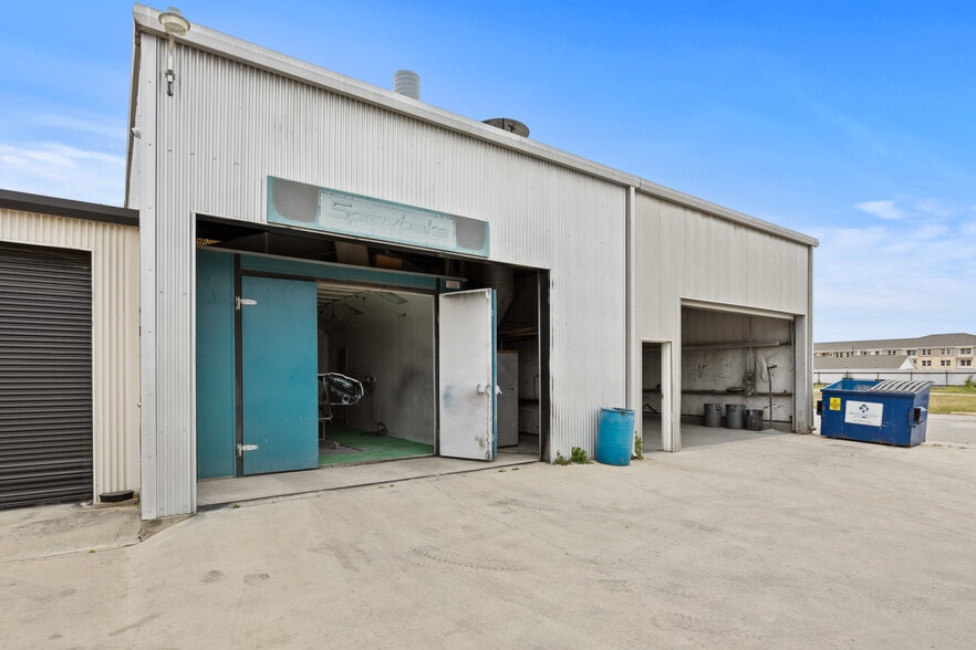 More Photos Of 955 W Kingsbury St, Seguin Auto Repair For Sale