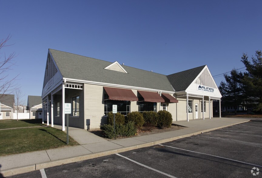 More Photos Of 1116 Main Rd, Riverhead Unknown For Lease