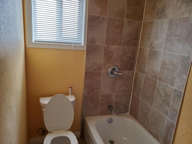 More Photos Of 251 W 41st Pl, Los Angeles Apartments For Sale