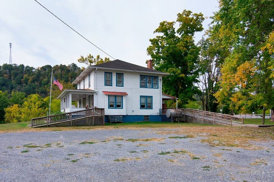 More Photos Of 101 Davis st, Alderson Freestanding For Sale