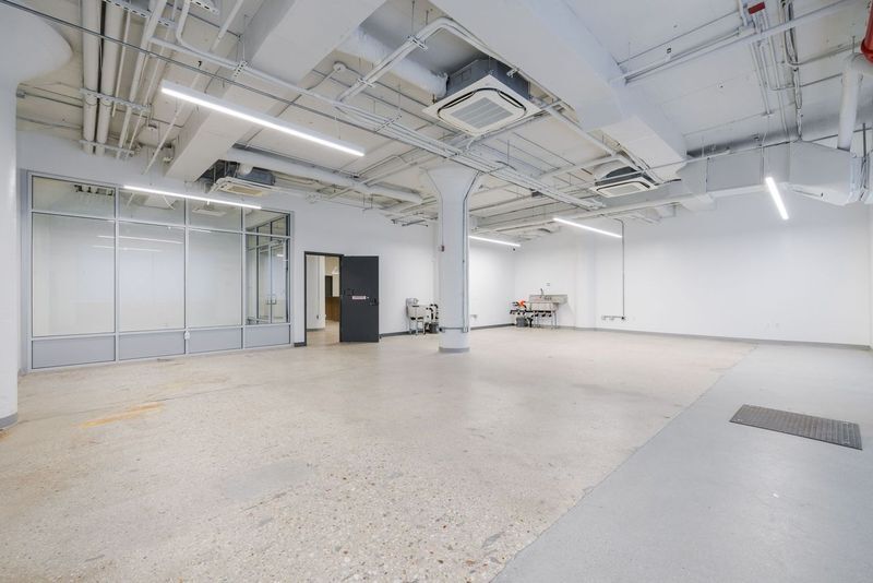 More Photos Of 315 Meserole St, Brooklyn Office For Lease