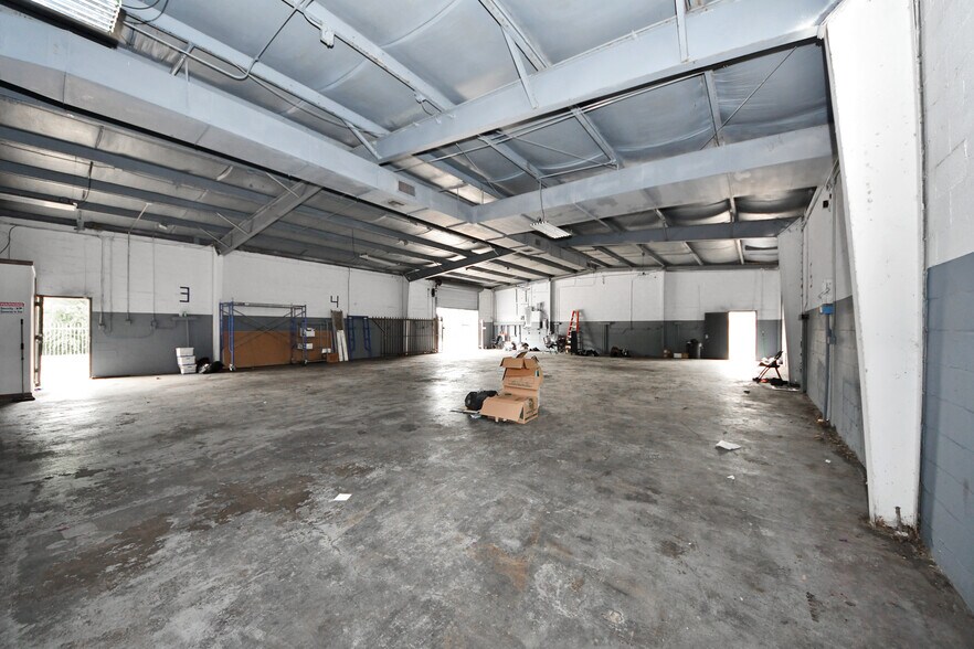 More Photos Of 8603 Shoal Creek Dr, Houston Warehouse For Sale