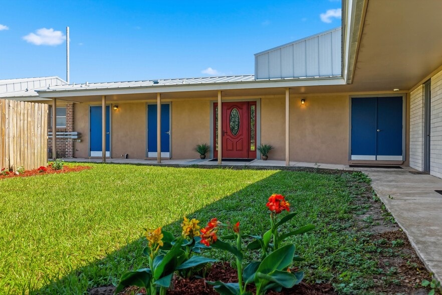 More Photos Of 8075 Lone Star Rd, Jacksonville Religious Facility For Sale
