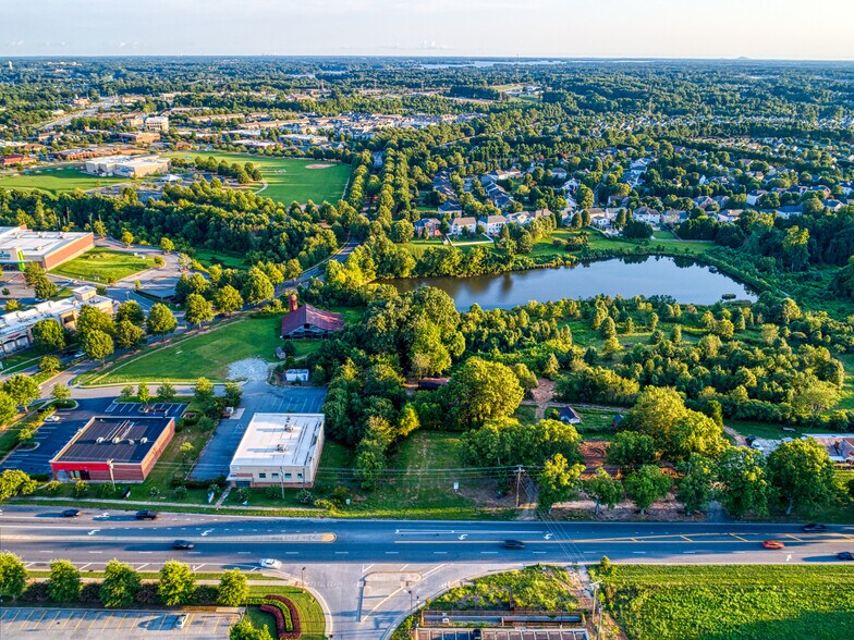 More Photos Of 690 River Highway Unit #3, Mooresville Freestanding For Sale