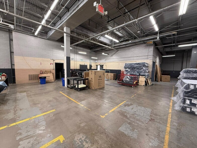 More Photos Of 1000 S Main St, Roswell Freestanding For Sale