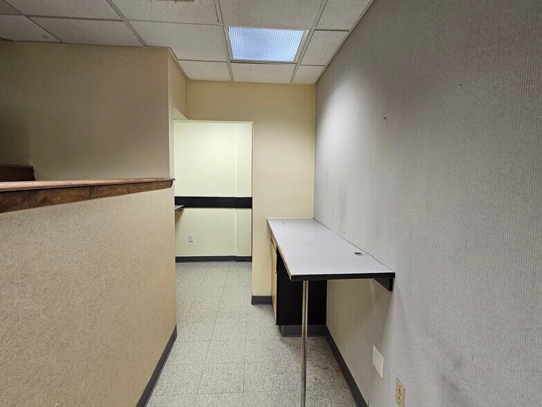 More Photos Of 202 E Main St, Huntington Medical For Lease