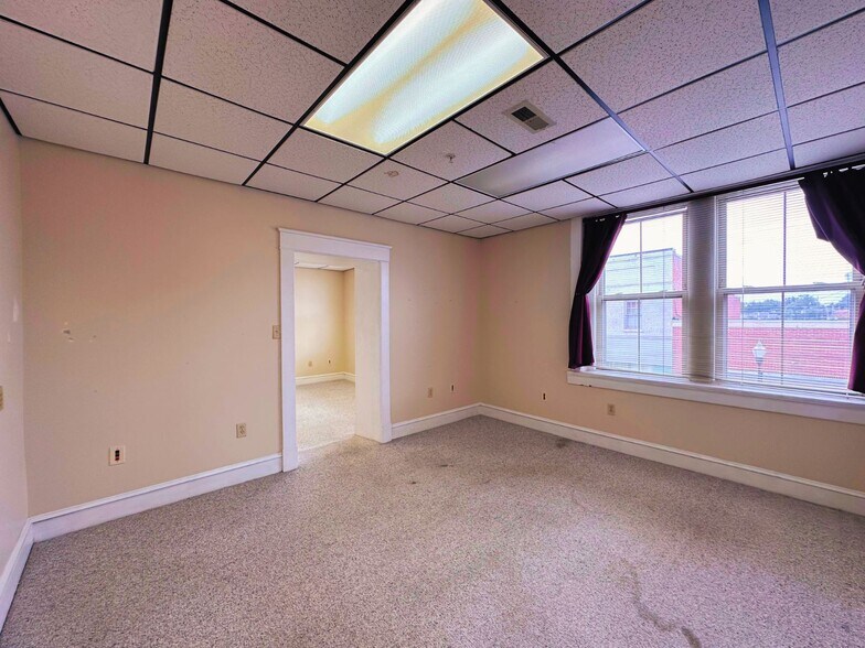 More Photos Of 104-110 S Hill Ave, South Hill Office Residential For Lease