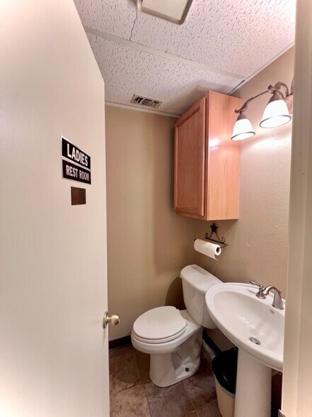 More Photos Of 3512 Avenue I, Rosenberg Office For Lease