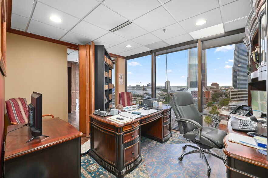 More Photos Of 233 E Bay St, Jacksonville Office For Sale