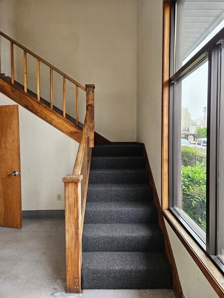 More Photos Of 142 N 9th St, Modesto Office For Lease