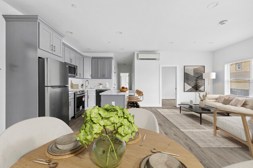 More Photos Of 533 Greenwich St, Hempstead Apartments For Sale