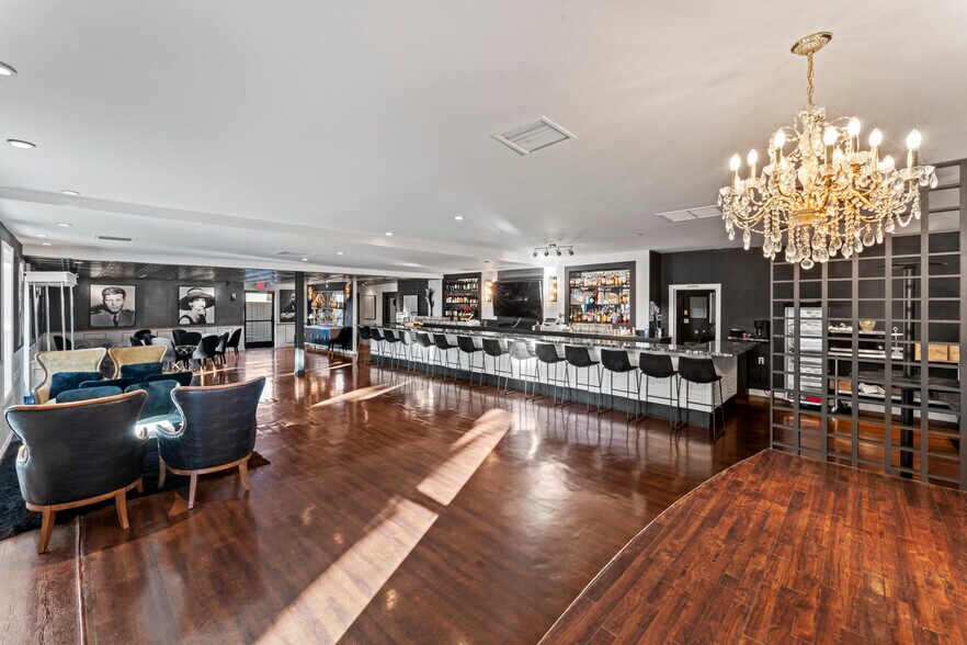 More Photos Of 281 W Main St, Ventura Storefront Retail Residential For Sale