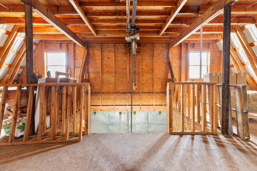 More Photos Of 1356 Coopers Cove Rd, Hardy Specialty For Sale