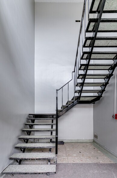 More Photos Of 9850-9852 Rue Verville, Montréal Light Distribution For Sale