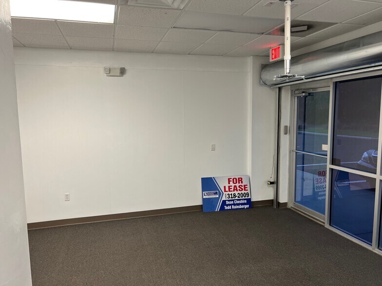 More Photos Of 4566 NW 5th Blvd, Gainesville Flex For Lease