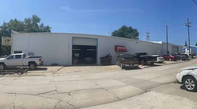 Primary Photo Of 2000 N St, Auburn Auto Repair For Sale