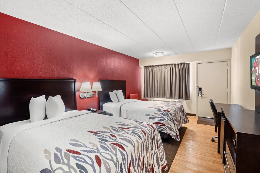 More Photos Of 3615 Dunckel Dr, Lansing Hotel For Sale