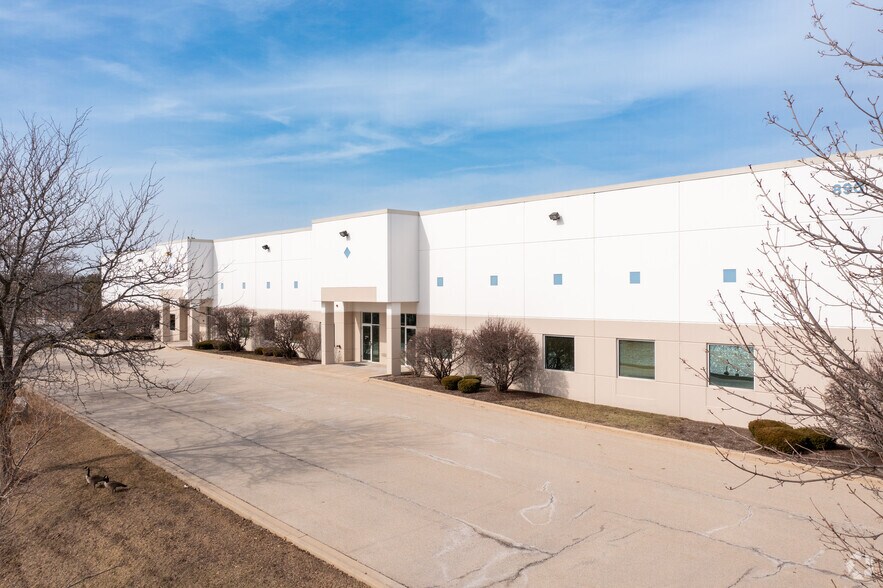 More Photos Of 510 Territorial Dr, Bolingbrook Manufacturing For Lease