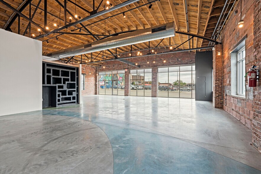 More Photos Of 1814 Oak St, Kansas City General Retail For Lease