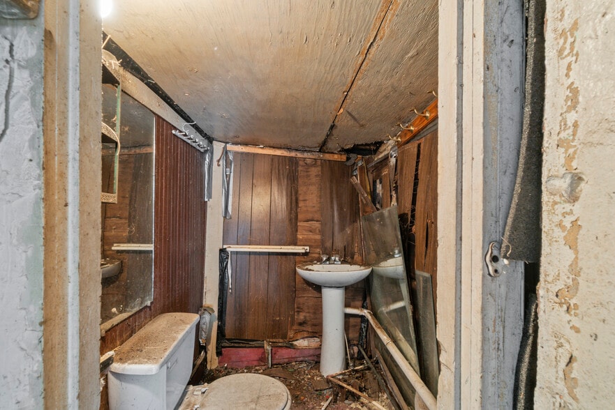 More Photos Of 200 W Lorraine Ave, Baltimore Storefront Retail Residential For Sale