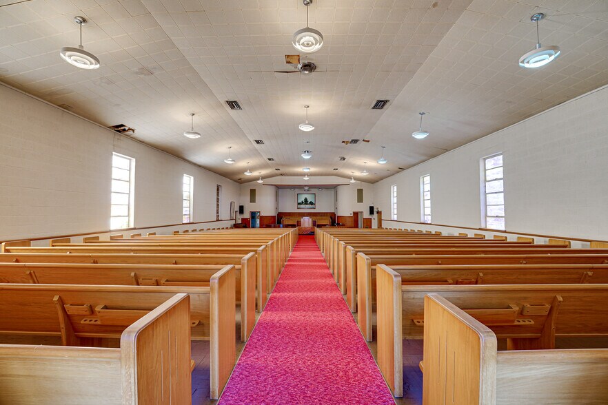 More Photos Of 4128 Clarendon Dr, Dallas Religious Facility For Sale