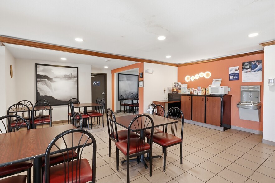 More Photos Of 7680 Niagara Falls Blvd, Niagara Falls Hotel For Sale