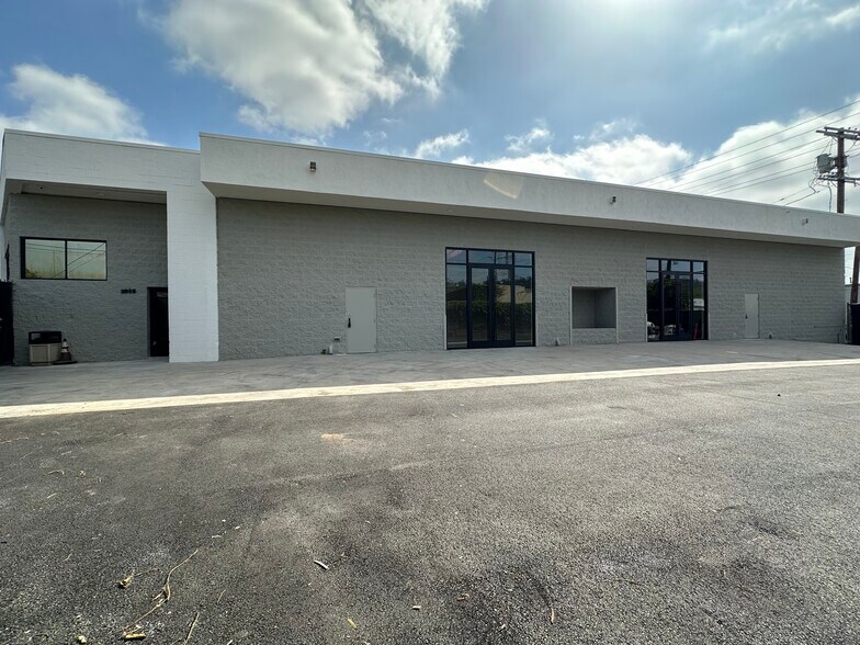 Primary Photo Of 2025 Blake Ave, Los Angeles Warehouse For Lease