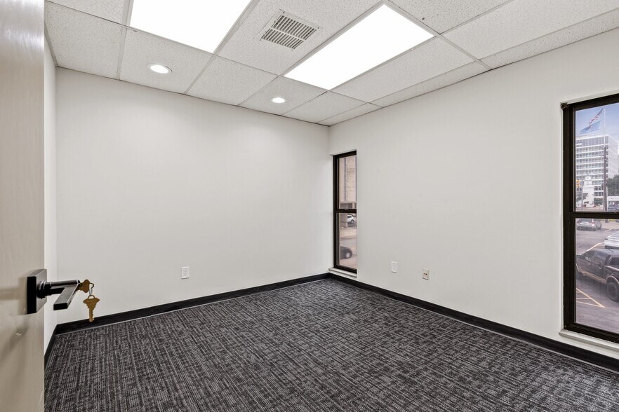 More Photos Of 1515 S Boulder Ave, Tulsa Office For Lease