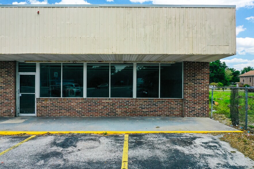 More Photos Of 201 S Charleston Ave, Fort Meade General Retail For Lease