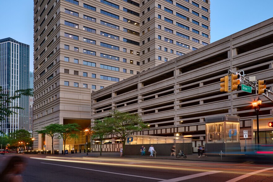 More Photos Of 95 Christopher Columbus Dr, Jersey City Office For Lease