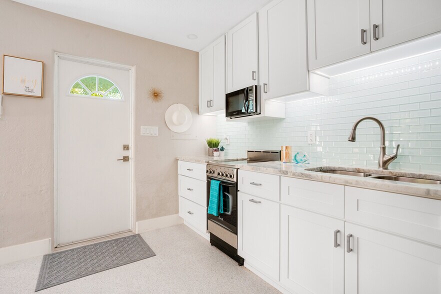 More Photos Of 571 Saint Judes Dr, Longboat Key Apartments For Sale