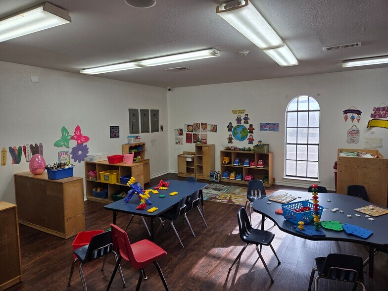 More Photos Of 1339 N Masters Dr, Dallas General Retail For Sale