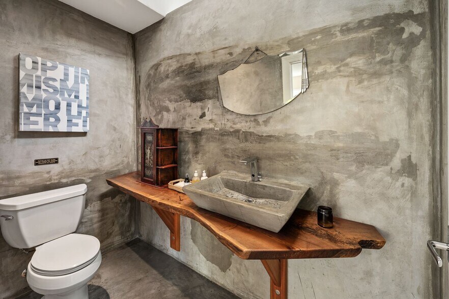 More Photos Of 1111 N Crescent Heights Blvd, West Hollywood General Retail For Sale