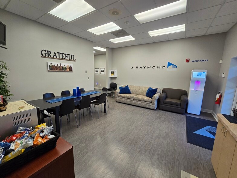 More Photos Of 465 Warren Ave, Longwood Office For Lease