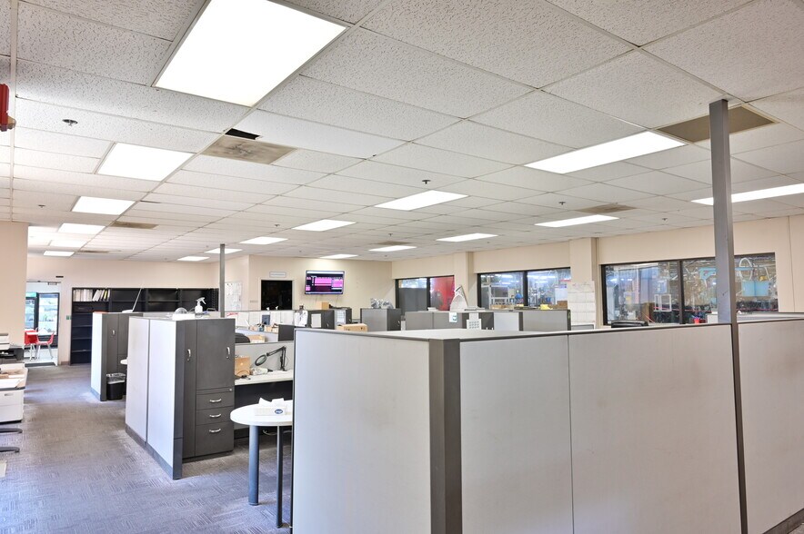 More Photos Of 128 River Bend Dr, Sevierville Manufacturing For Lease