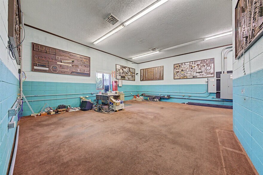More Photos Of 16771 S 15th St, Galesville Warehouse For Sale