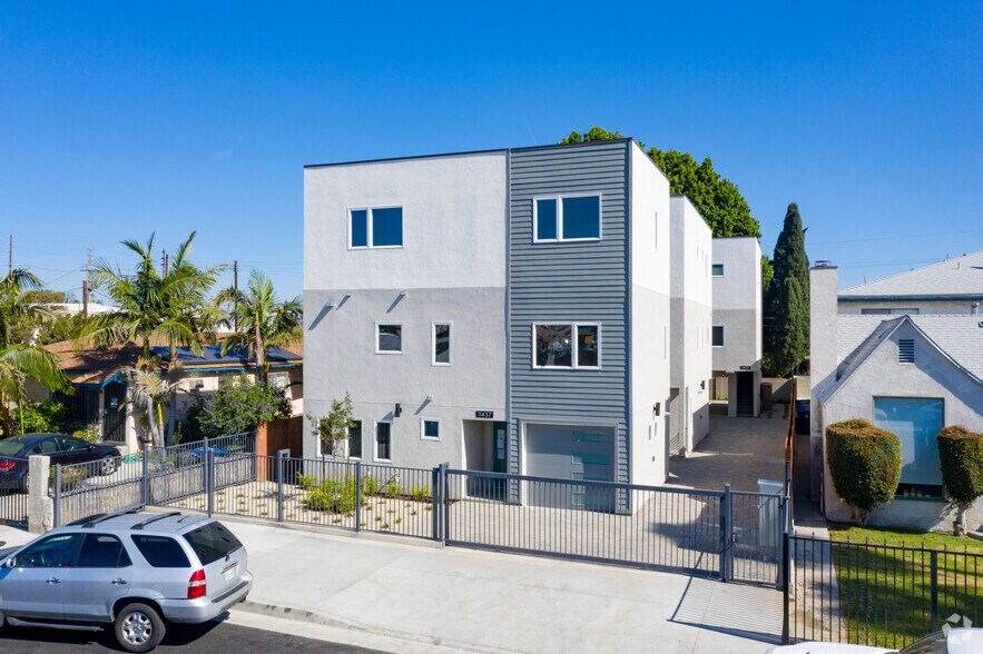 More Photos Of 11437 Hatteras St, North Hollywood Apartments For Sale